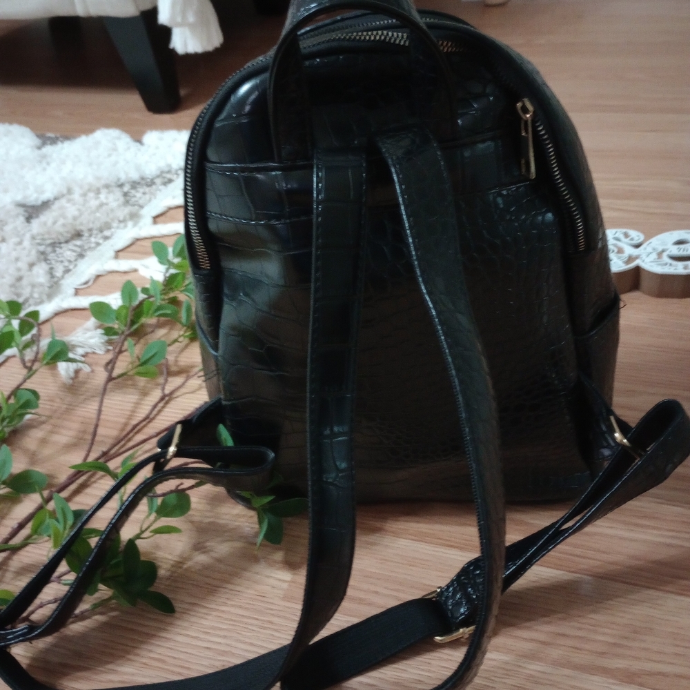Forever 21 trandy black backpack - Picture 8 of 9
